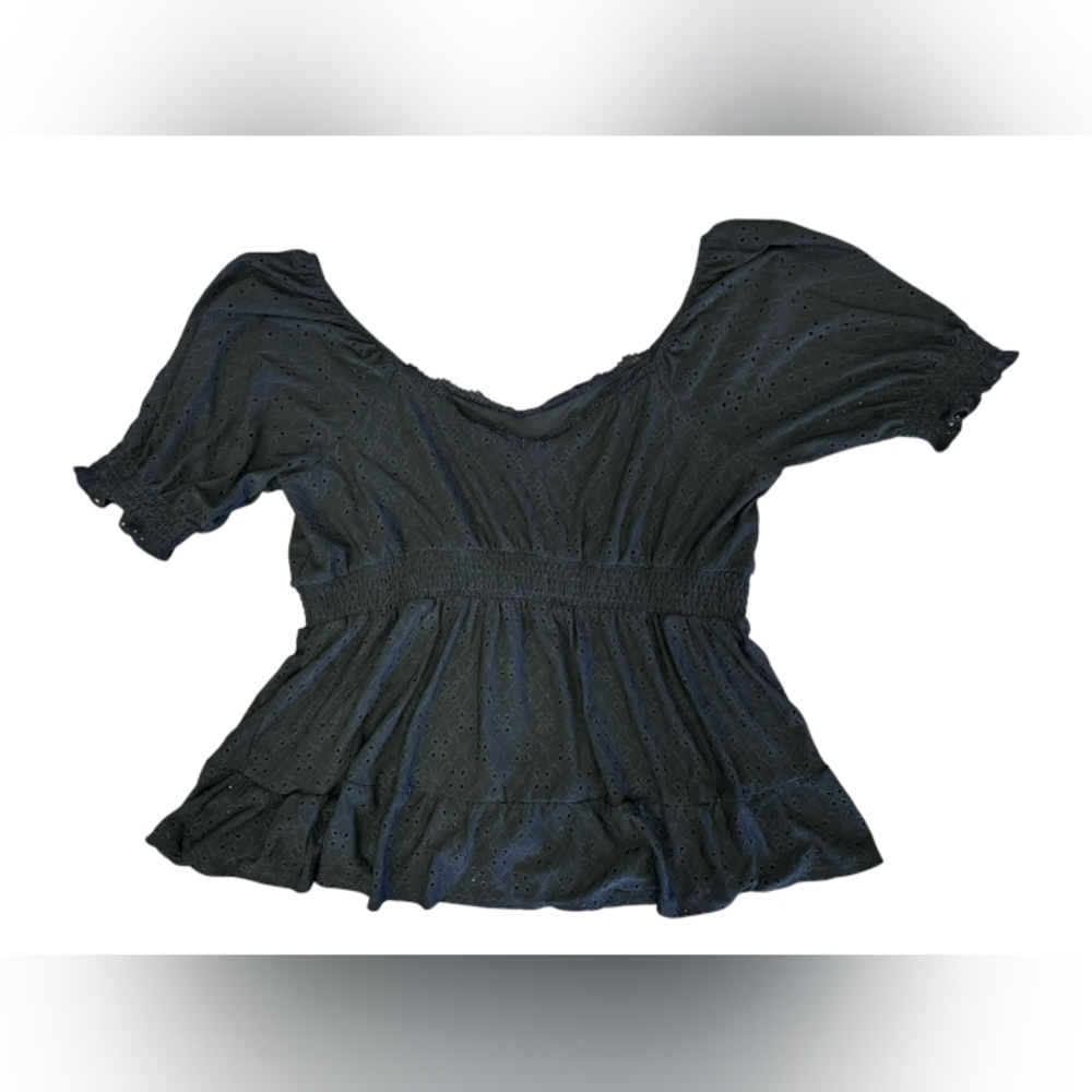 Torrid Eyelet Shirt EUC Black Short Sleeve Size 3 - Picture 5 of 9